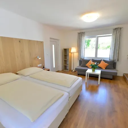 Hotel Garni Pension Gambrinus-3