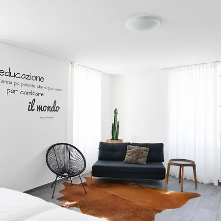 Salotto Bre - Bed & Breakfast Charming Rooms-2