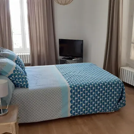 centre ville, chambre indépendante 20m2 et sa salle de bain privée-2