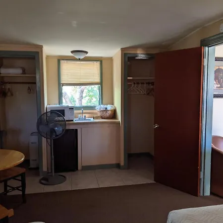 Vineyard Inn Hotel-2