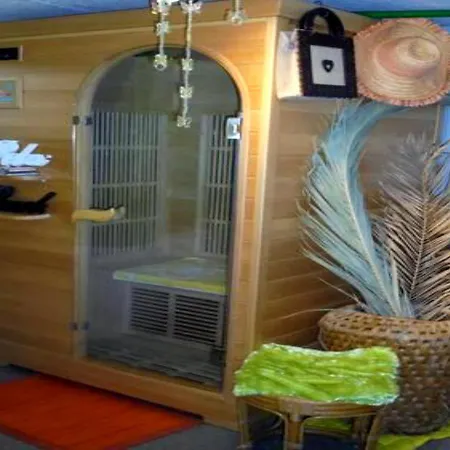 Blue Room, Kitchenette-2
