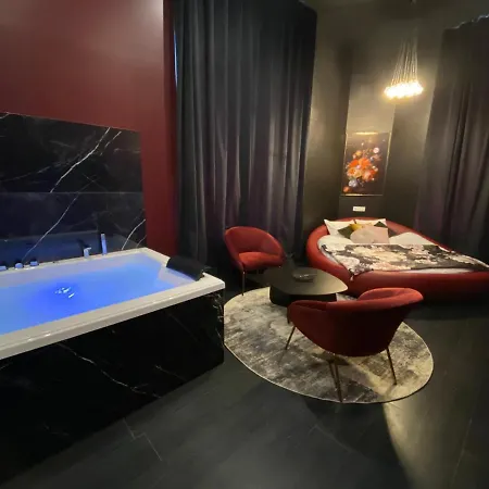 Legend Majestic Superbe Love Room - Jacuzzi - Champagne - Romantisme - Parking Prive Gratuit-2