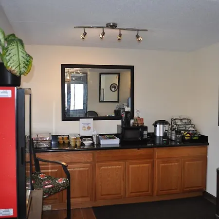 Super 8 By Wyndham Petoskey-2