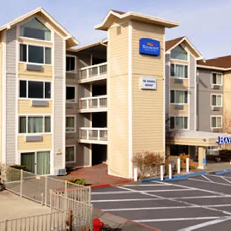 Baymont By Wyndham Reno-3