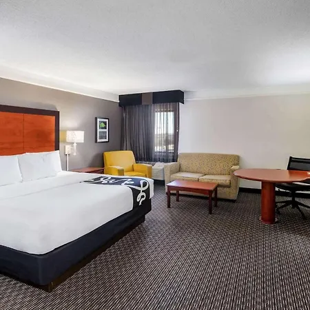 La Quinta By Wyndham Houston Baytown East-2