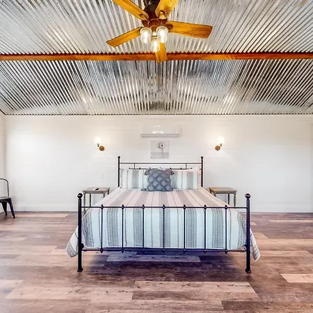 Wine Country Cottage 3-2