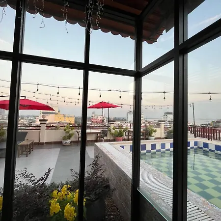 Queenwood Hotel-2