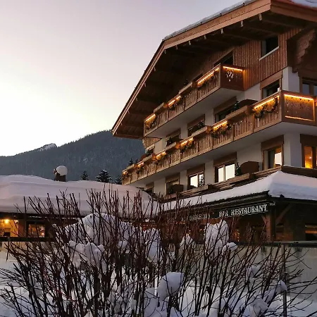 Hôtel-Chalet Les Ecureuils Restaurant, Spa, Sauna, Garage-2