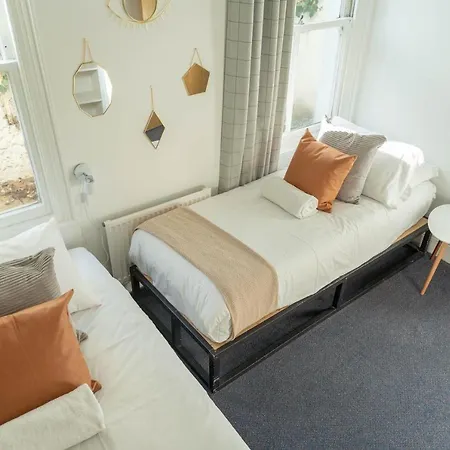 Upper Rock Rooms-2