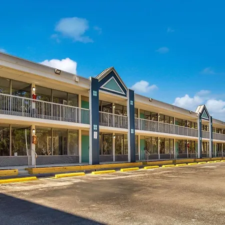 Clarion Inn & Suites Florence - Darlington-3