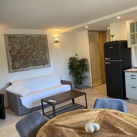Chambres D'Hotes Les Amandiers-3