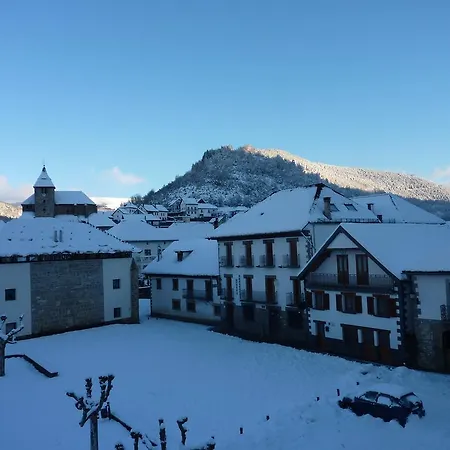 Hotel Rural Auñamendi-3