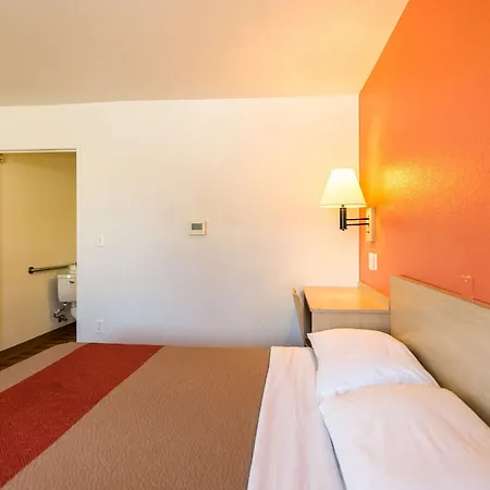 Motel 6-Reno, Nv - Virginia Plumb-2