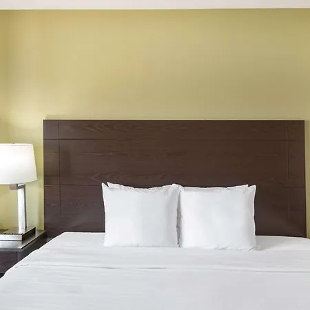 Baymont By Wyndham Farmington-2