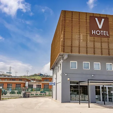 V Hotel-2