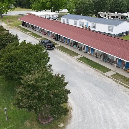 Four Oaks Lodging-2