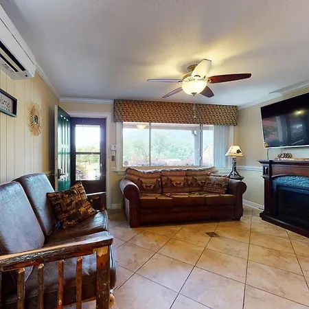 Rumbling Bald Condo Unit 403-2