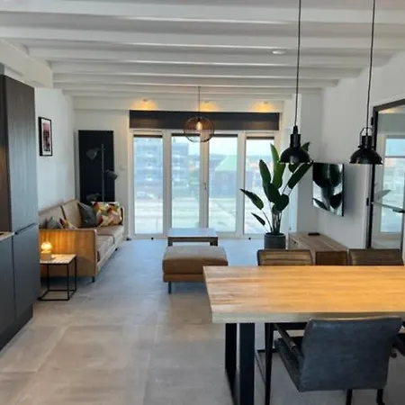 Casa Del Cisne 3-3