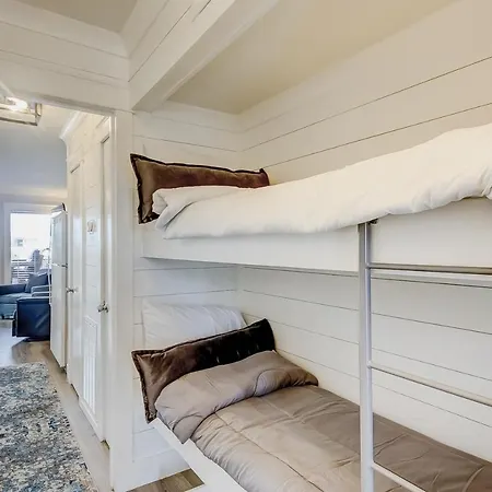 Sea Cabin 121-B-3
