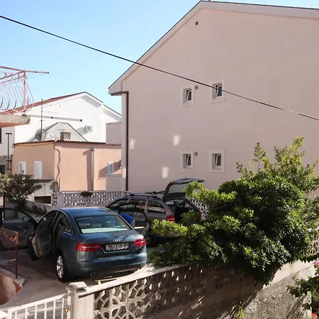 Apartments And Rooms With Parking Space Makarska - 6834-2