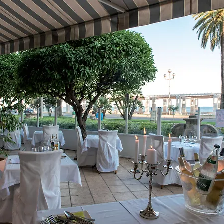 Hôtel Le Royal Promenade des Anglais-3
