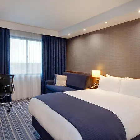 Holiday Inn Express London Heathrow T5 By Ihg-2