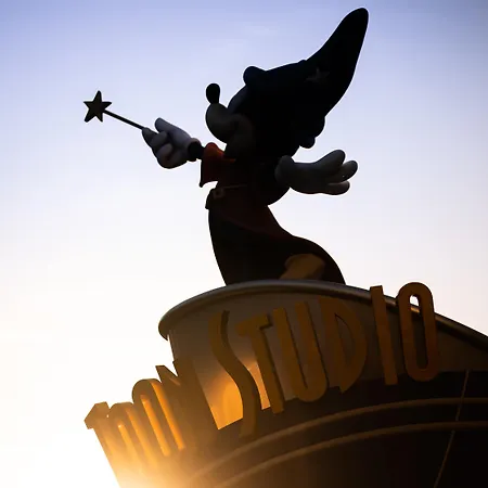 Disney Hotel New York - The Art Of Marvel-3