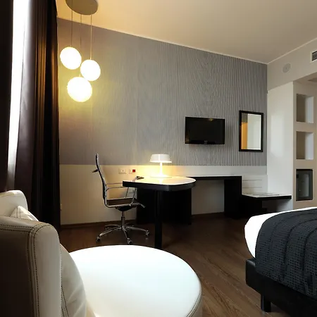 Holiday Inn Genoa City By Ihg-2