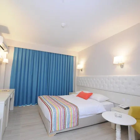 Tropical Hotel-2