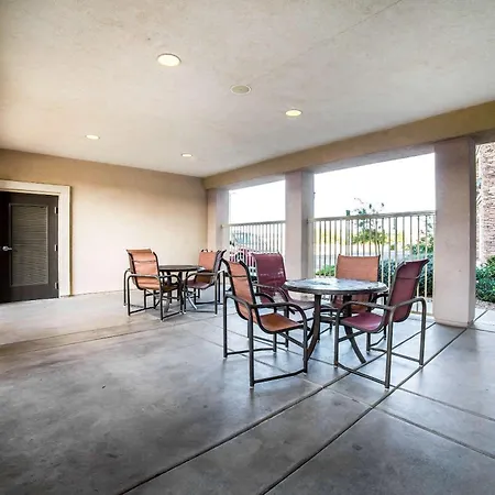 Comfort Inn & Suites Henderson - Las Vegas-3