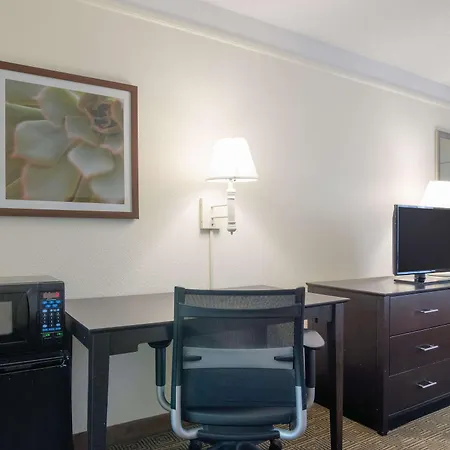 La Quinta Inn By Wyndham Denver Cherry Creek-2