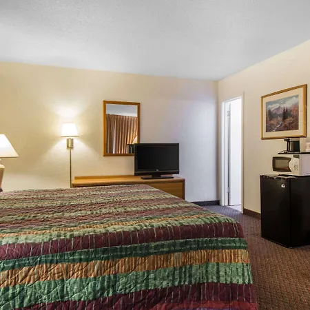 Rodeway Inn & Suites-3