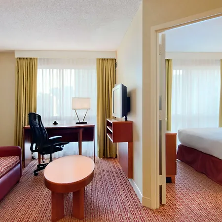 Hilton Chicago Magnificent Mile Suites-3