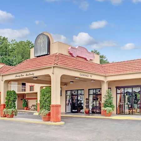 Days Inn By Wyndham Memphis At Graceland-3