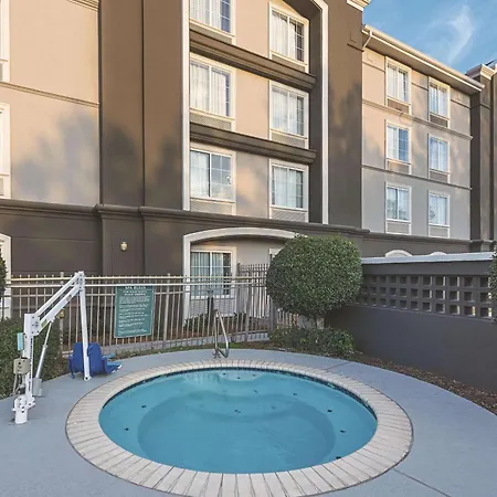 La Quinta Inn & Suites By Wyndham Shreveport Airport-3
