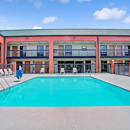 Super 8 By Wyndham Knoxville East-2