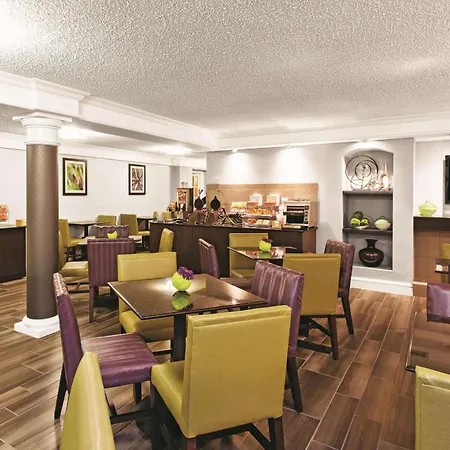 La Quinta Inn By Wyndham Fresno Yosemite-3