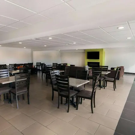 Quality Inn & Suites Airport-2