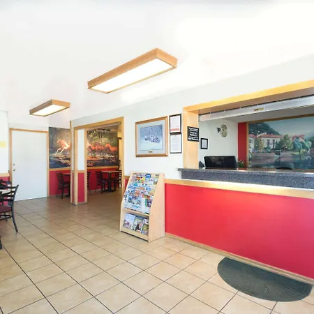 Super 8 Sheridan-2