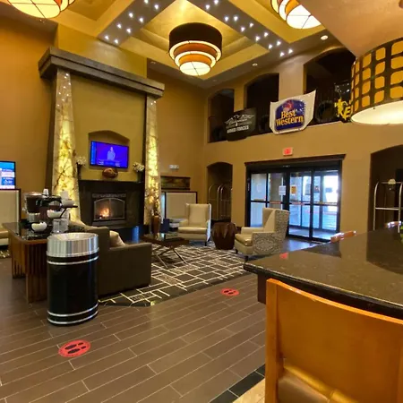 Best Western Plus Kc Speedway Inn & Suites-3