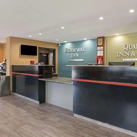 Quality Inn & Suites Airport-2