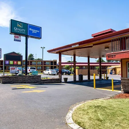Quality Inn & Suites Airport-3
