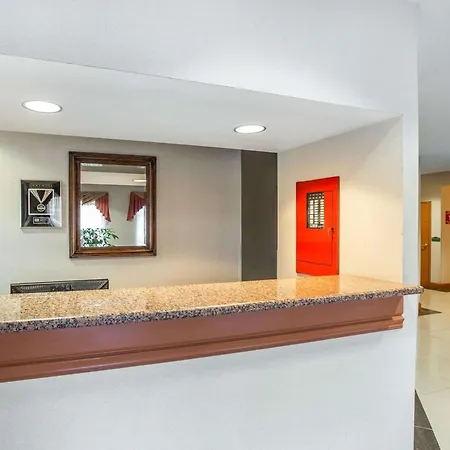 Econo Lodge Brunswick Travel Center-2