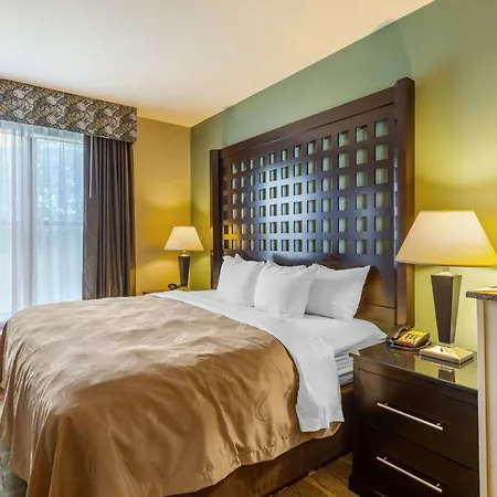 Quality Suites Sherman-2