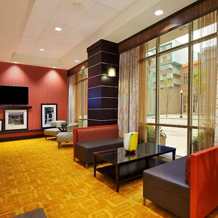 Hampton Inn & Suites Columbus-Downtown, Ohio-2