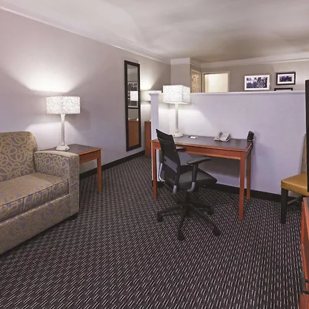 La Quinta Inn By Wyndham San Marcos-2