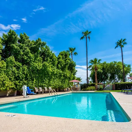 Howard Johnson By Wyndham Scottsdale Old Town-2