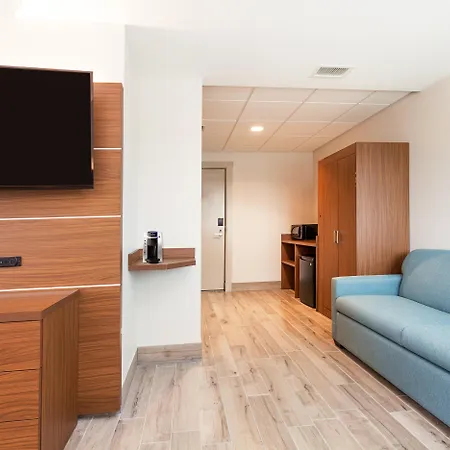 Holiday Inn Express & Suites Panama City Beach - Beachfront By Ihg-3