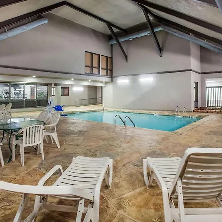 Days Inn & Suites By Wyndham Tyler-3