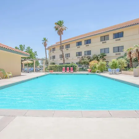 Ramada By Wyndham Barstow-2